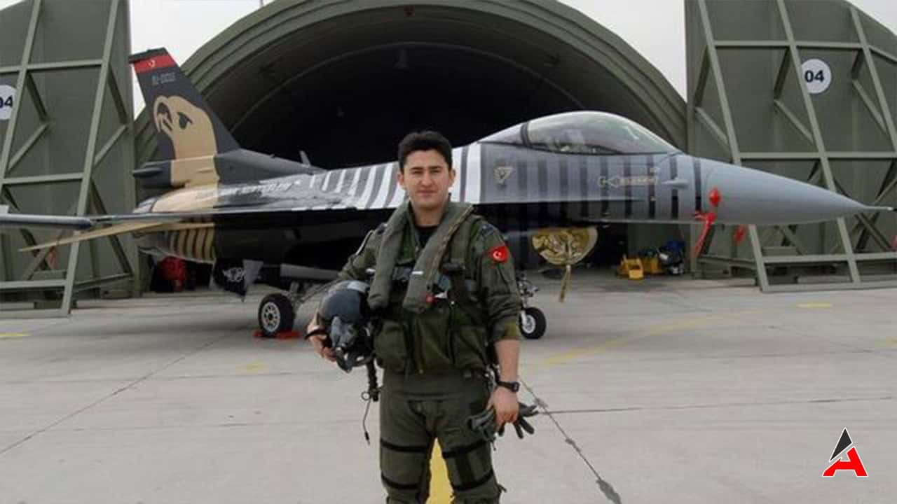 aksarayli-sehit-pilot-hamza-gumussoy.jpg