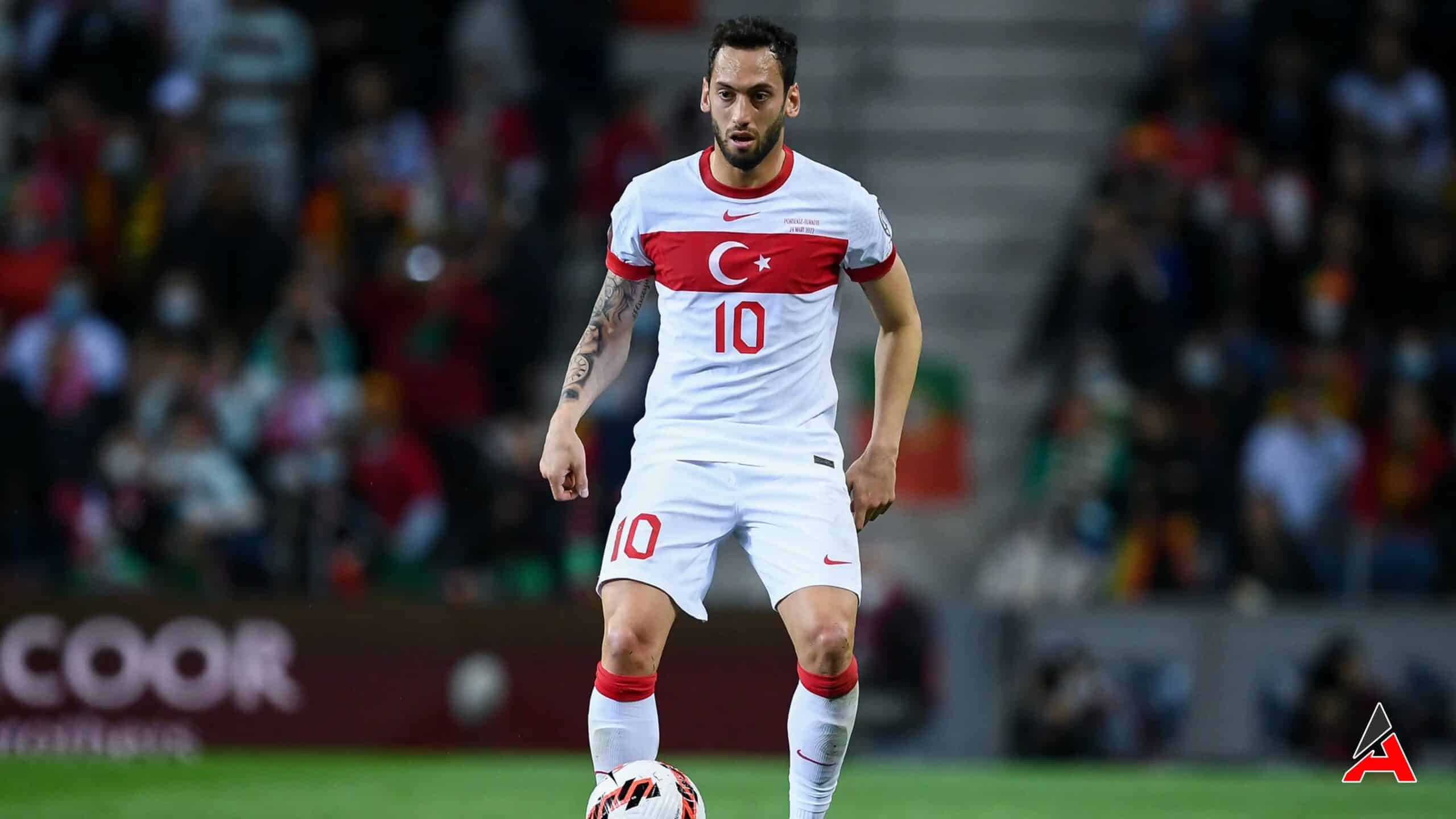 hakan-calhanoglu-milli-takimda-neden-yok-1.jpg