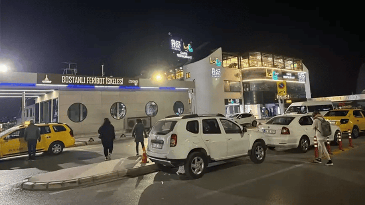 İzmir'de Feribot İskelesine Çarptı2 Yaralı, Paniğe Neden Oldu!