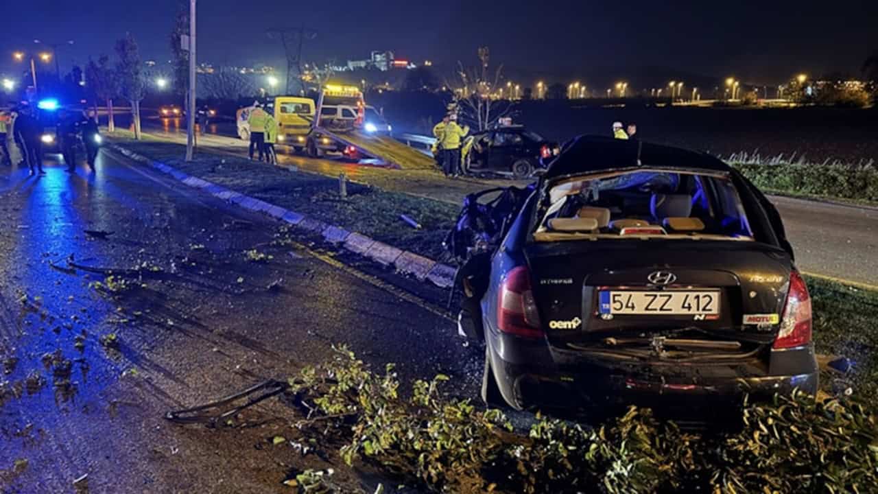 Sakarya’da Dehşet AnlarıZincirleme Kazada 1 Ölü, 3 Yaralı